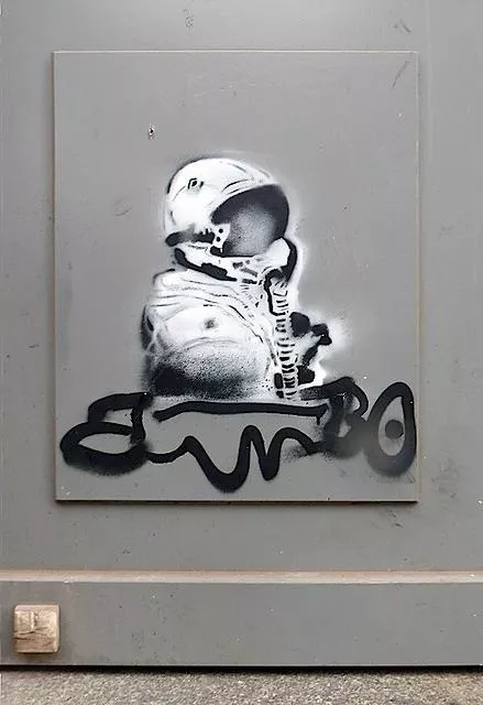 DE Hamburg pilot bimbo
