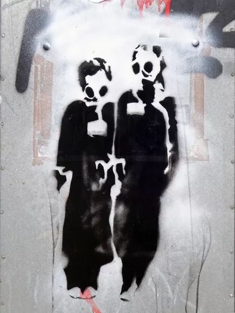 DE Hamburg two children in gasmasks