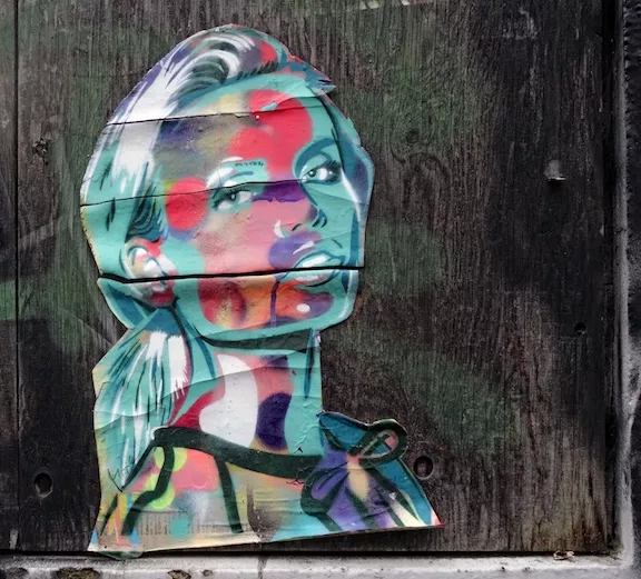 DE Hamburg woman looking right