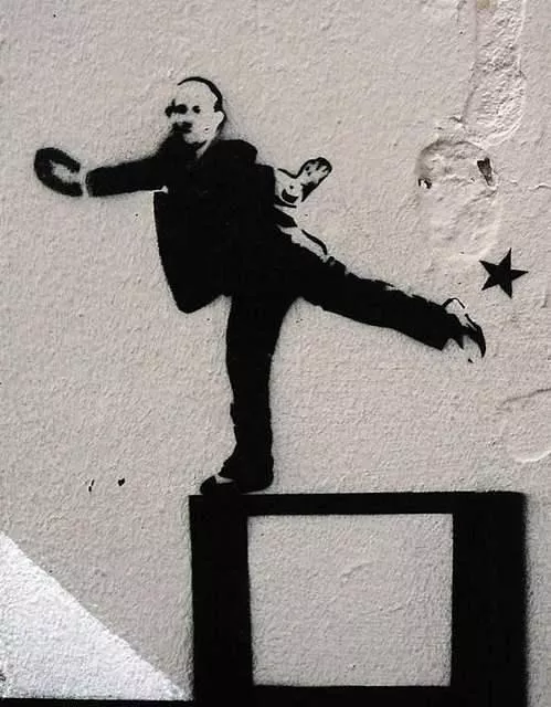 DE Hamburg on one leg with star