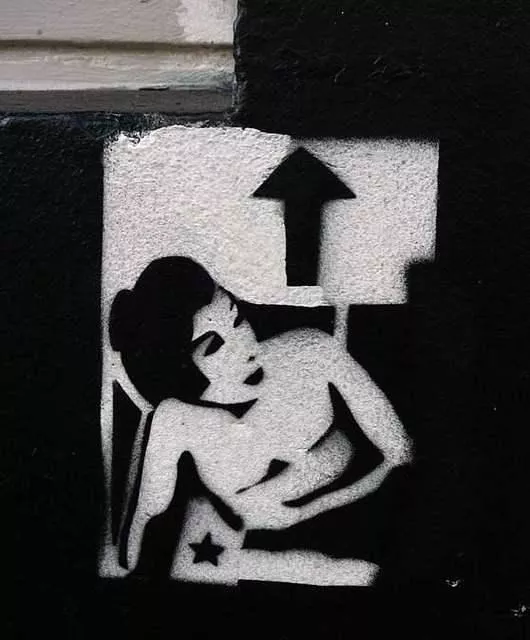 DE Hamburg arrow up