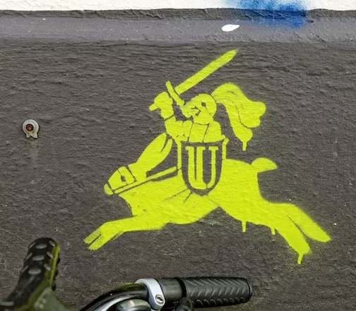 DE Hamburg U knight on rabbit