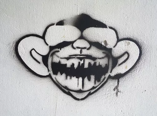 DE Hamburg monkey big teeth