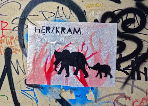 DE Hamburg Herzkram elephants paste