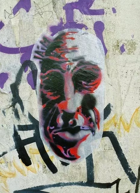 DE Hamburg Long Face