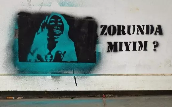 DE Hamburg Zorunda Miyim