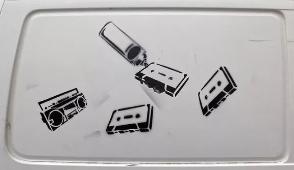 DE Hamburg boombox cassettes can