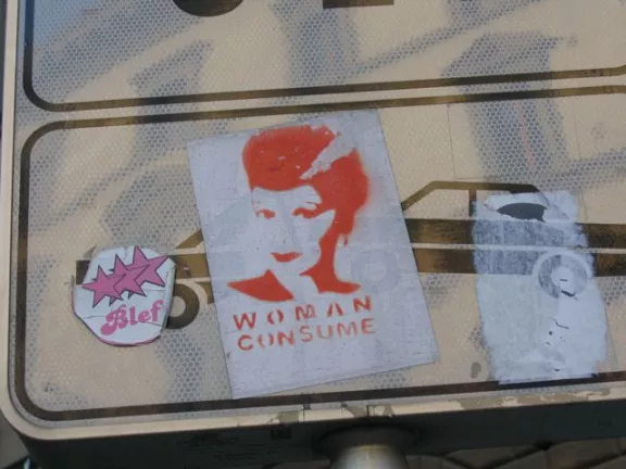 IT Florence woman consume sticker