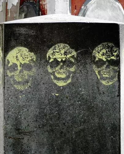 IT Naples skulls
