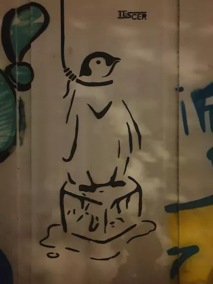 ES TESCER penguin