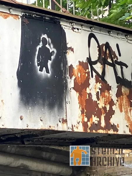 UK London Regents Canal chainsaw