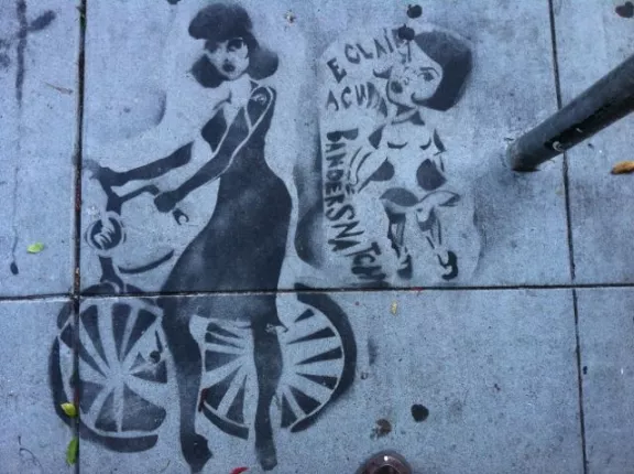 eclair woman with bike