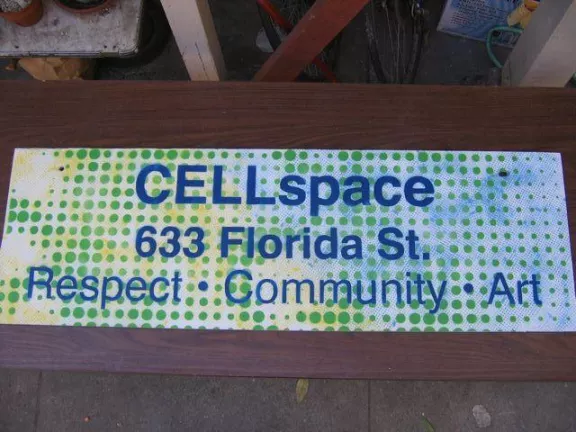 Russell CELLspace sign Layer 03