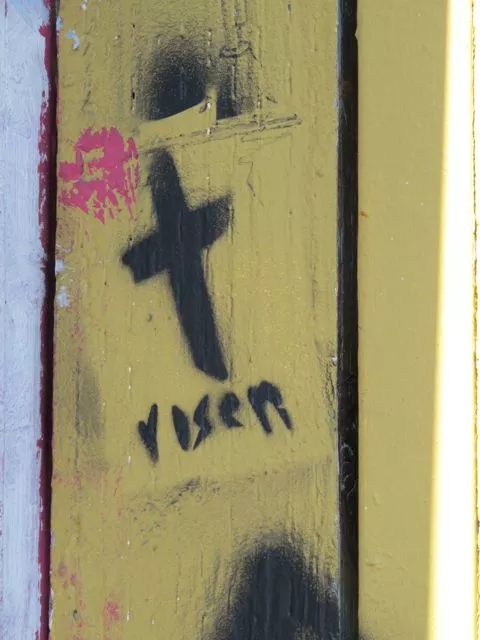 SF Clarion Alley cross risen