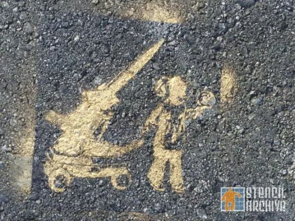 SF Clarion Alley pulling gun