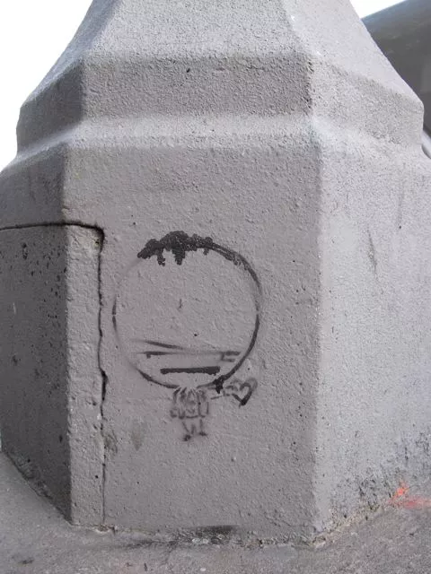 SF Divisadero big head hold heart