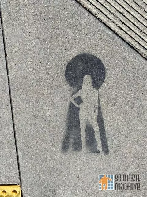 SF Alamo Square female in keyhole
