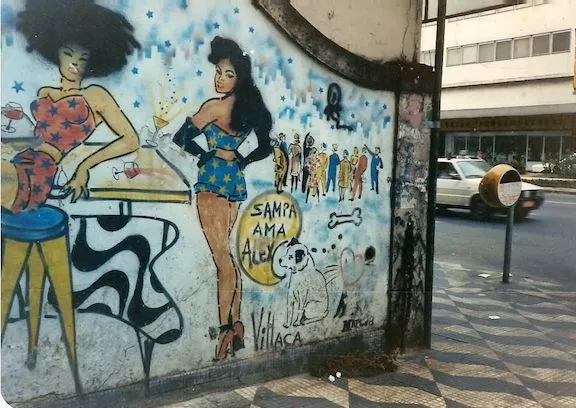 Alex Vallauri women in the street
