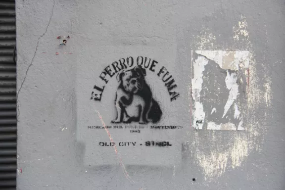 UY Montevideo El Perro Que Fuma
