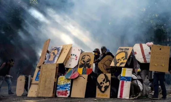 VE Caracas Protest shields
