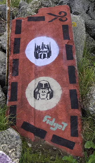 FidgetAlbanyBulbStencilsOnRed