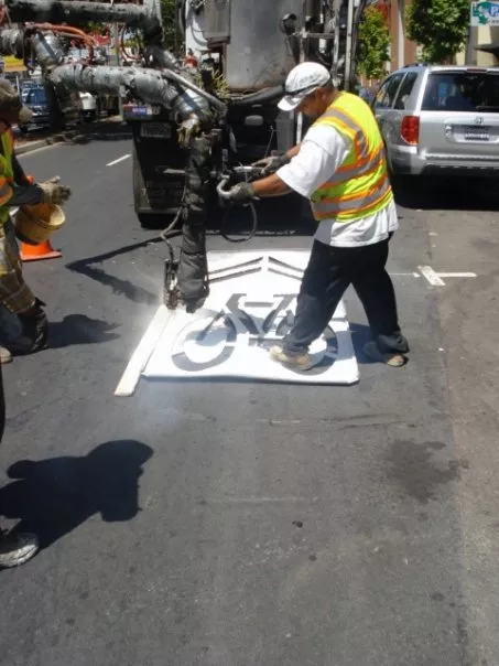 CA East Bay Oakland Bike Sharrow 02