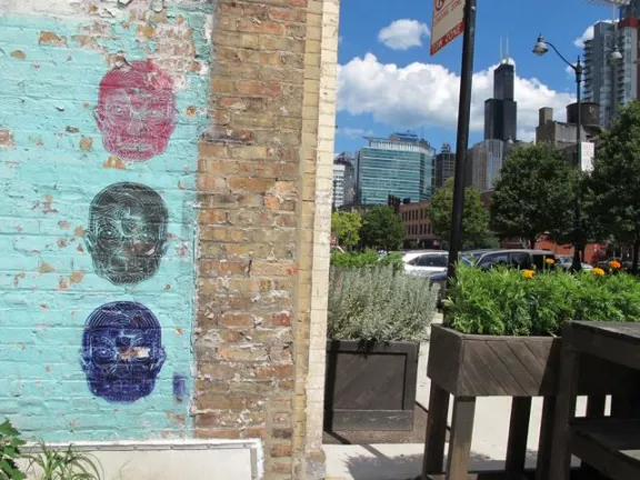 IL Chicago faces