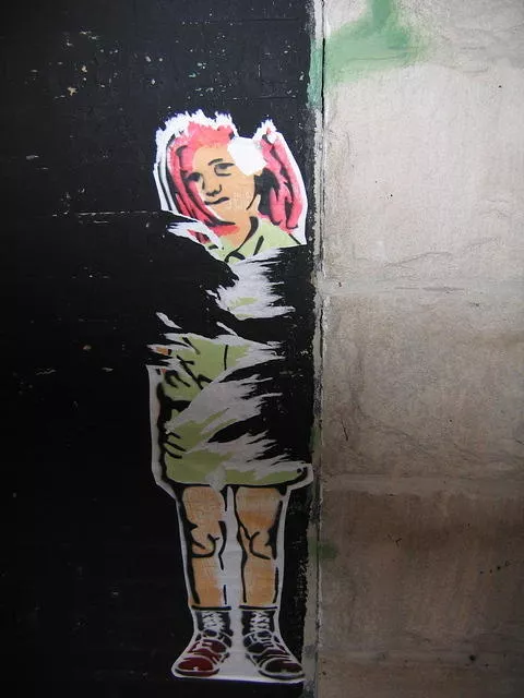 IL Chicago female paste up
