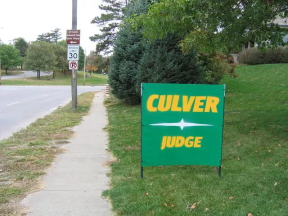 IA Des Moines Culver Sign