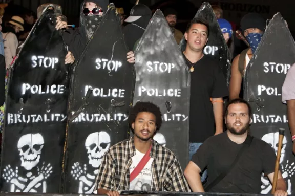 Occupy Oakland strike 11-02-11 