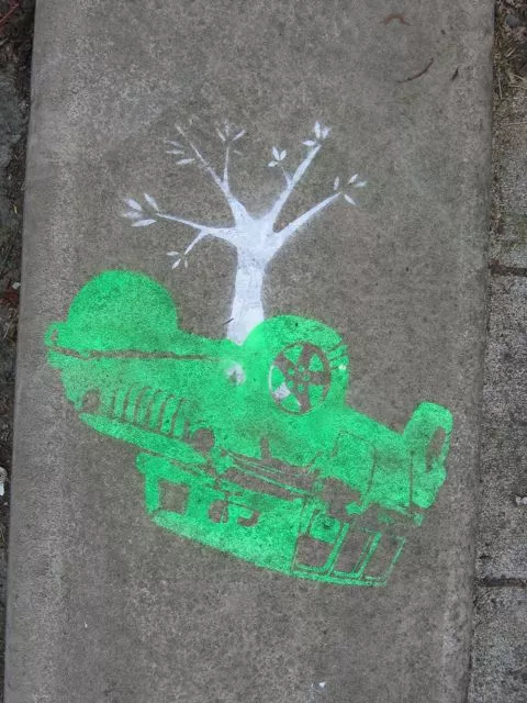 OR Portland SE SUV tree