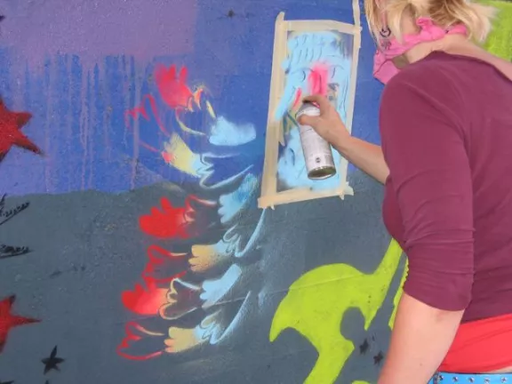 WA Seattle Stencil Jam spraying face